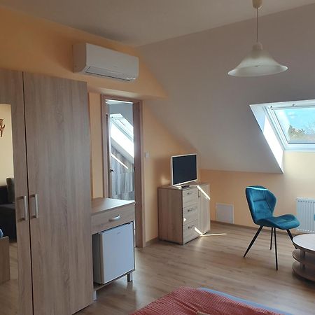 Pension Zeleny Strom Mikulov Extérieur photo