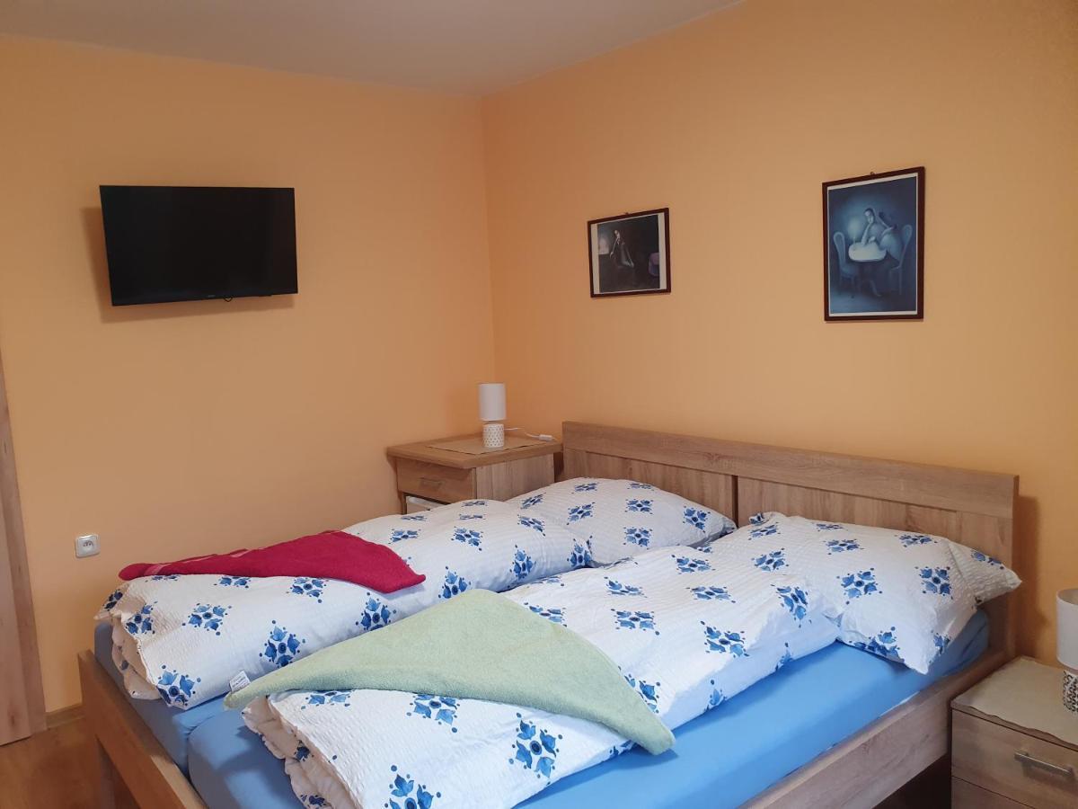 Pension Zeleny Strom Mikulov Extérieur photo