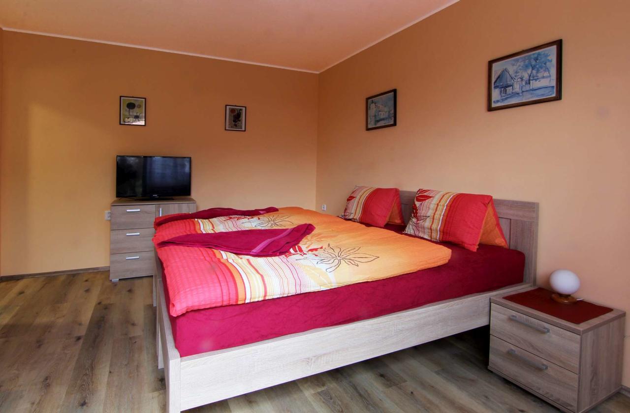 Pension Zeleny Strom Mikulov Extérieur photo